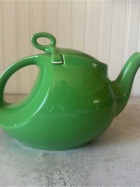 Vintage Hall China #0330 Green Streamline Teapot Art Deco 6 Cup w Lid 9” USA